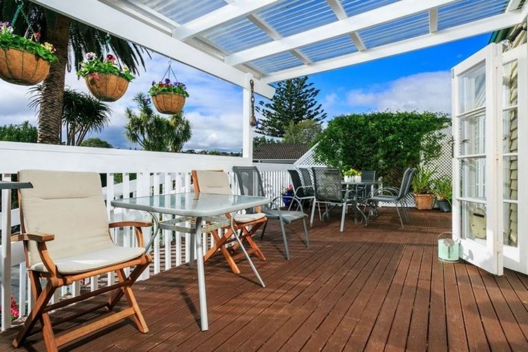 Photo of property in 17 Paramu Avenue, Birkdale, Auckland, 0626