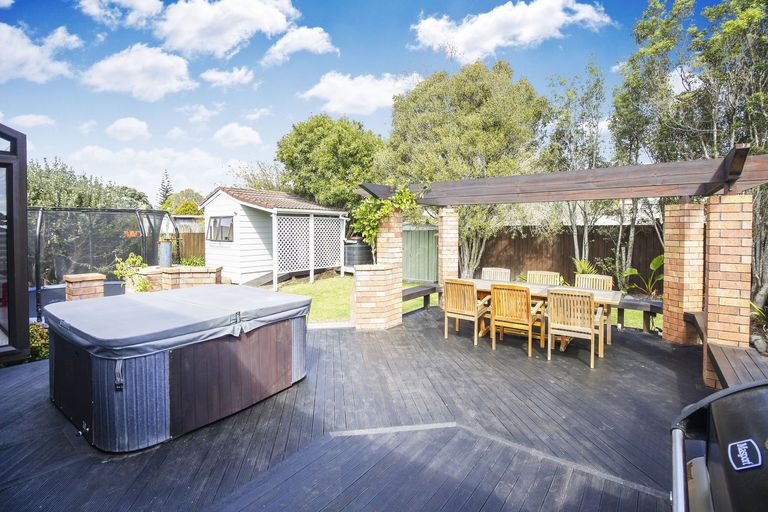 Photo of property in 26 Granville Drive, Massey, Auckland, 0614