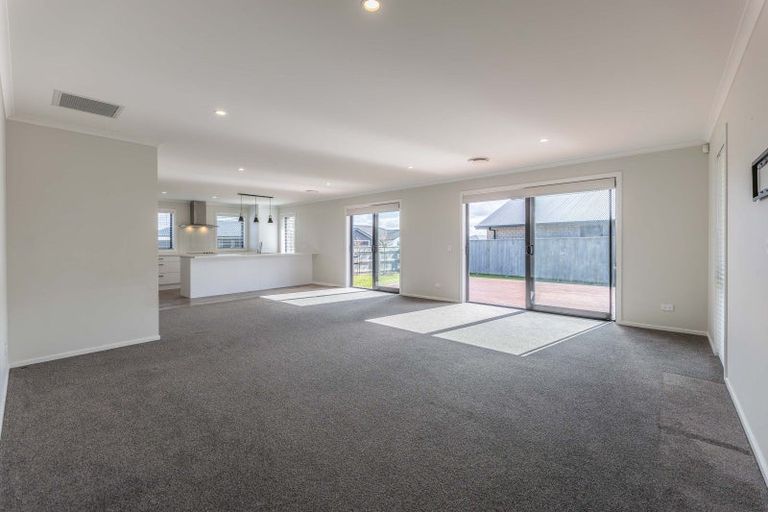 Photo of property in 6 Corsica Court, Fitzherbert, Palmerston North, 4410