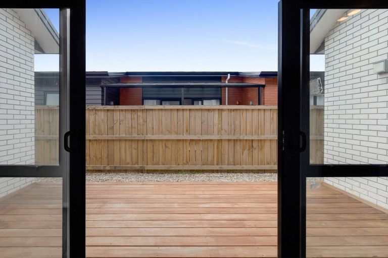 Photo of property in 8/16 Molesworth Street, Taita, Lower Hutt, 5011