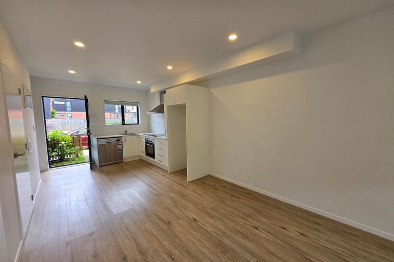 Photo of property in 5 Eileen Newey Place, Henderson, Auckland, 0612