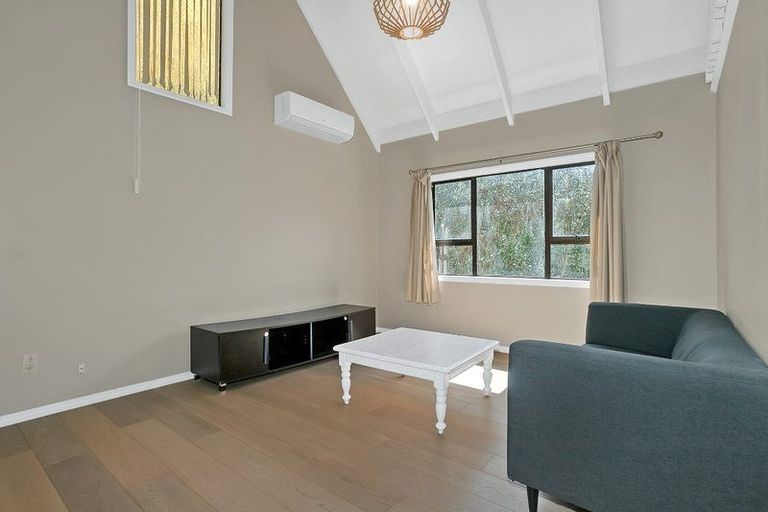 Photo of property in 19 Birdwood Road, Swanson, Auckland, 0612