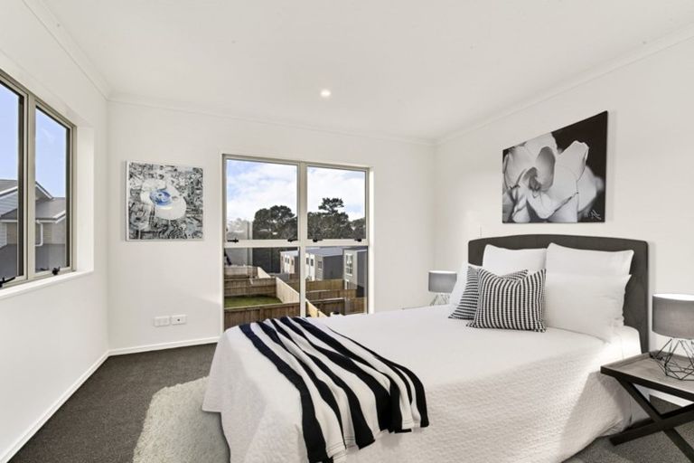 Photo of property in 3 Nectarine Way, Massey, Auckland, 0614