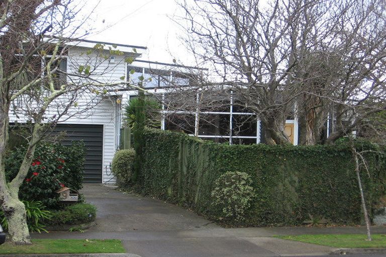 Photo of property in 11 Goodwyn Crescent, Hokowhitu, Palmerston North, 4410