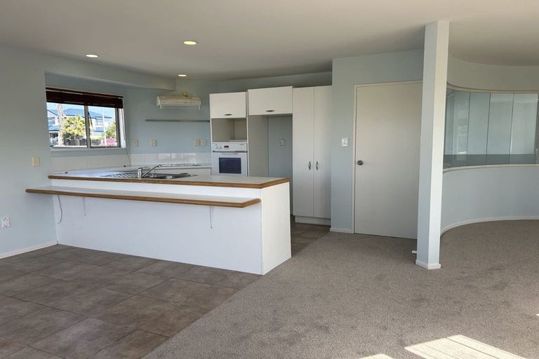 Photo of property in 2/991 Beach Road, Torbay, Auckland, 0630