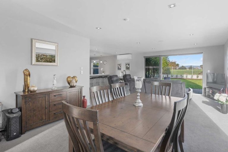 Photo of property in 31 Linkwater Way, Parklands, Christchurch, 8083