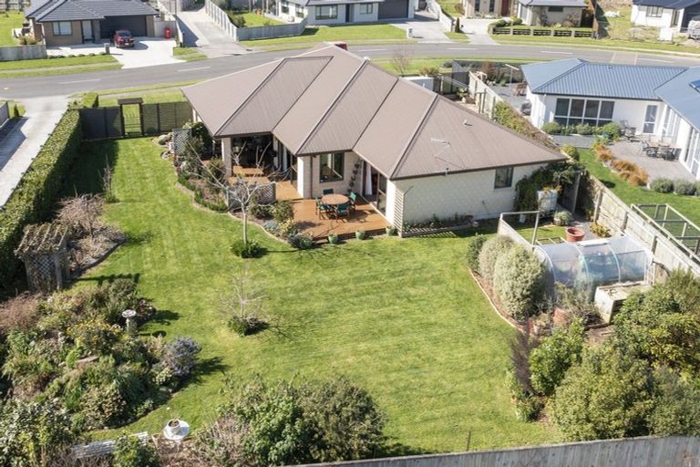 Photo of property in 10 Gladys Place, Levin, 5510