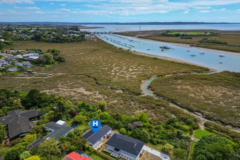 Photo of property in 112c Roberts Road, Te Atatu South, Auckland, 0610