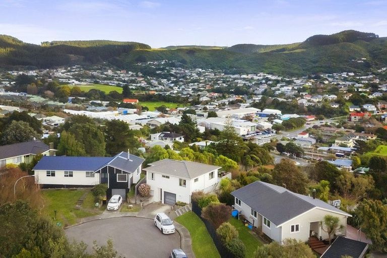 Photo of property in 22a Bartlett Grove, Tawa, Wellington, 5028