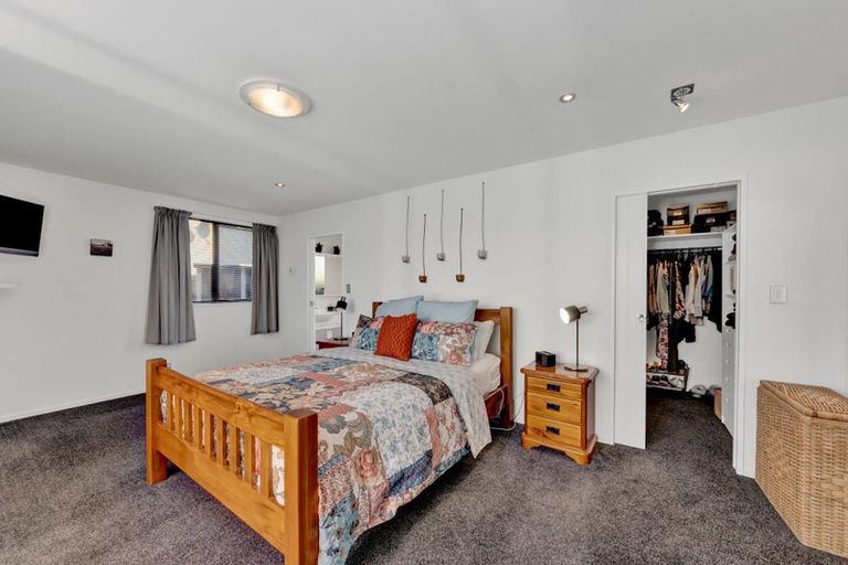 Photo of property in 14 Creese Place, Redwood, Christchurch, 8051