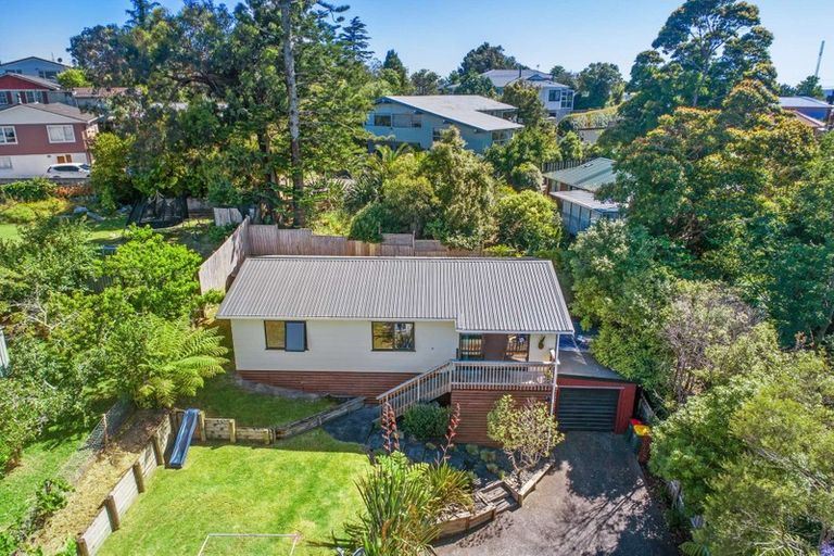Photo of property in 6 Nielsen Place, Massey, Auckland, 0614