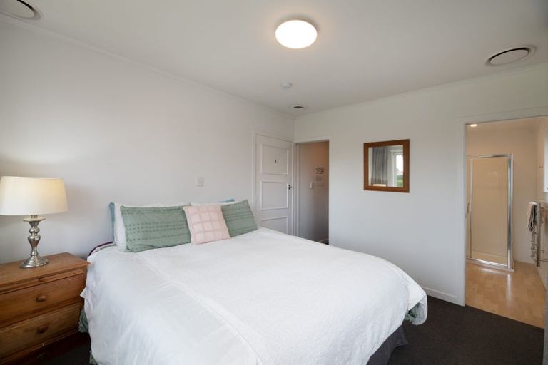 Photo of property in 13 Peachgrove Road, Te Atatu Peninsula, Auckland, 0610