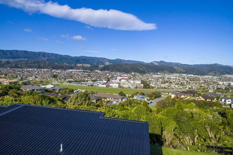 Photo of property in 51 Percy Kinsman Crescent, Riverstone Terraces, Upper Hutt, 5018