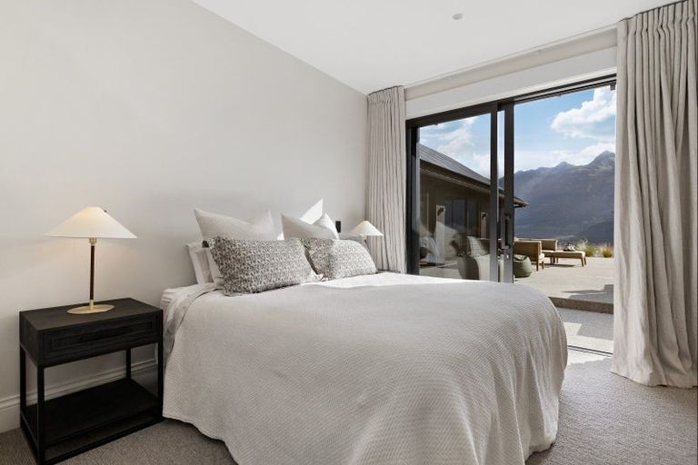 Photo of property in 136 Rosie Way, Glenorchy, 9372