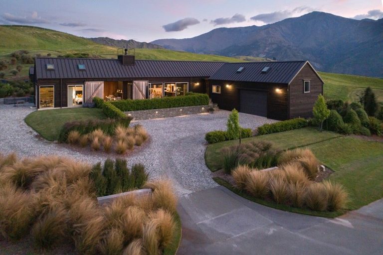 Photo of property in 92 Threepwood Road, Lake Hayes, Queenstown, 9371