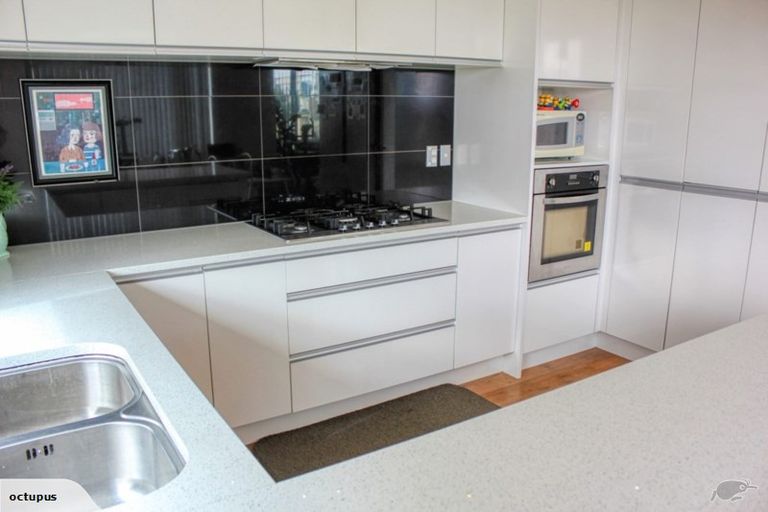 Photo of property in 4 Kirikiri Drive, Papakura, 2110