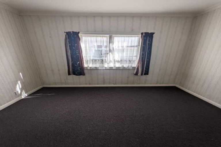 Photo of property in 37 Mako Mako Road, Levin, 5510