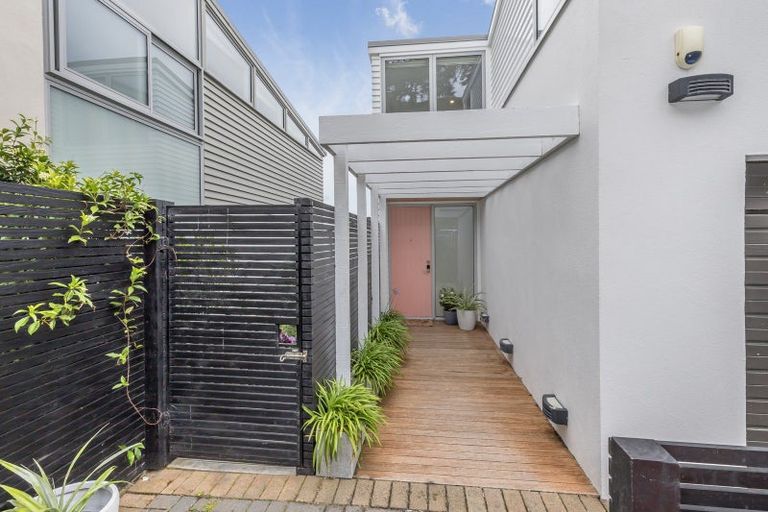 Photo of property in 32 Mantell Street, Seatoun, Wellington, 6022