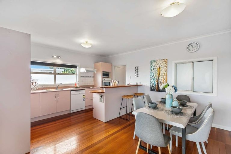 Photo of property in 32 Lewis Road, Pakuranga, Auckland, 2010