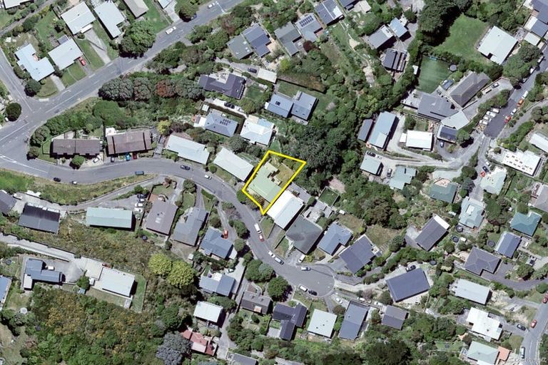 Photo of property in 11 Southern Cross Crescent, Island Bay, Wellington, 6023