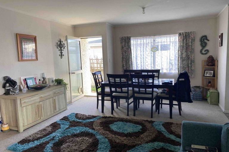 Photo of property in 6a Howard Road, Taradale, Napier, 4112