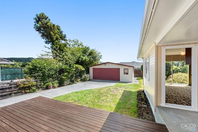 Photo of property in 44 Russell Road, Wainuiomata, Lower Hutt, 5014