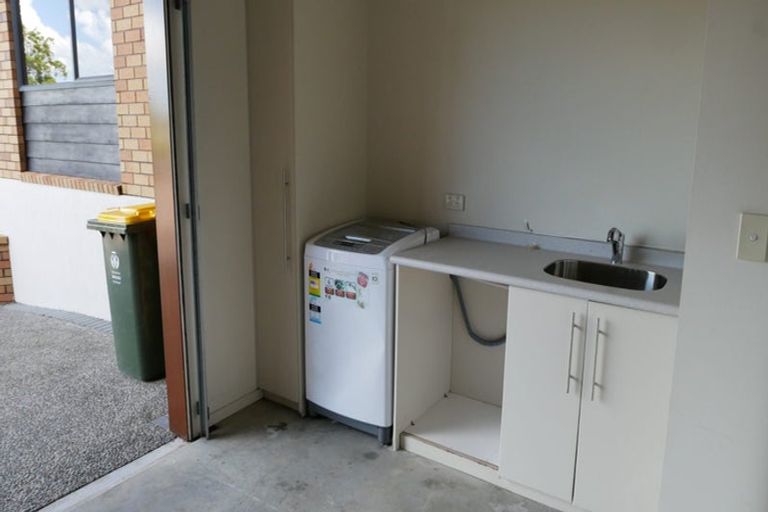 Photo of property in 43 Bleakhouse Road, Howick, Auckland, 2014