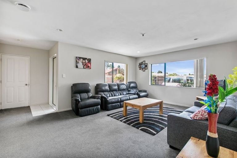 Photo of property in 24 Maadi Place, Papakura, 2110