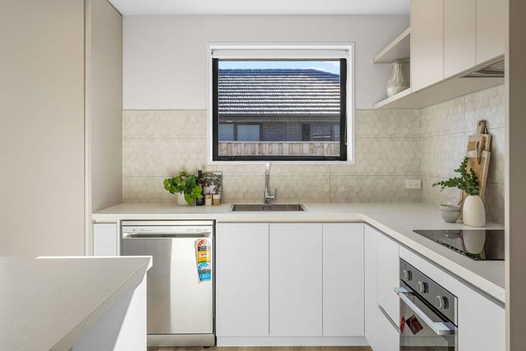 Photo of property in 28 Blakely Street, Amberley, 7410