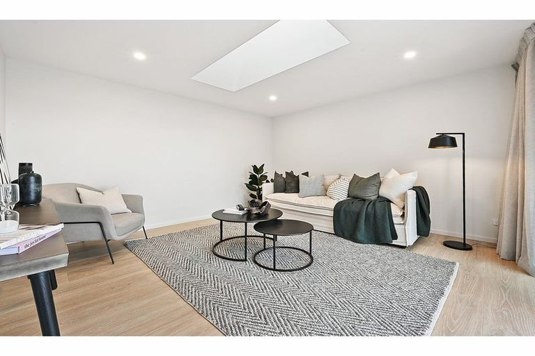 Photo of property in 2 Mccahon Drive, Rangiora, 7400