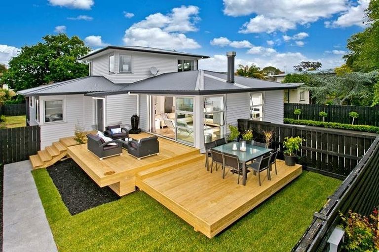 Photo of property in 49 Sylvia Road, Hillcrest, Auckland, 0627
