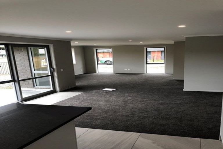 Photo of property in 4 Genoa Place, Whitby, Porirua, 5024