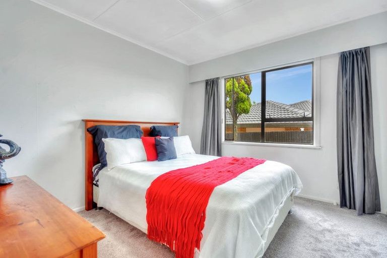 Photo of property in 2/40 Churchill Avenue, Manurewa, Auckland, 2102