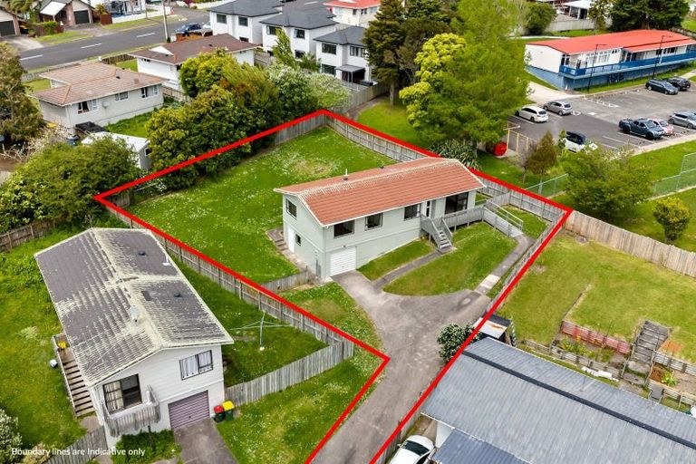 Photo of property in 18 Reinga Place, Massey, Auckland, 0614