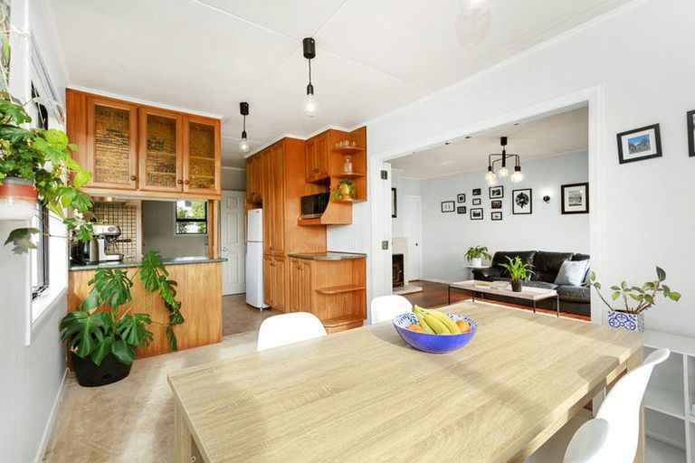 Photo of property in 2 Ryan Grove, Tawa, Wellington, 5028