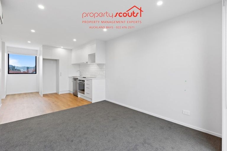 Photo of property in 2/1 Fruitvale Road, New Lynn, Auckland, 0600