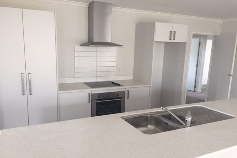 Photo of property in 13 Lamborn Drive, Papakura, 2110