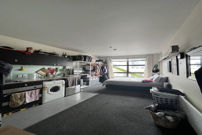 Photo of property in Urbane Apartments, 19/29 Webb Street, Mount Cook, Wellington, 6011