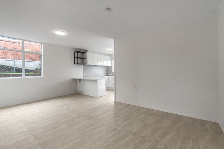 Photo of property in 86 Sylvan Avenue, Northcote, Auckland, 0627