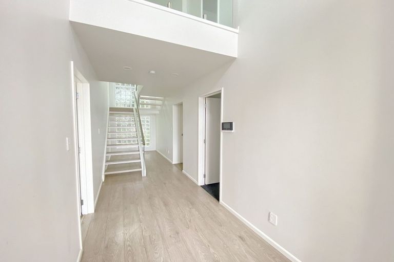 Photo of property in 1/7 Musick Point Road, Bucklands Beach, Auckland, 2012