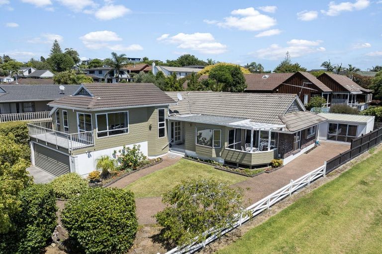 Photo of property in 14 Cyclades Place, Shelly Park, Auckland, 2014
