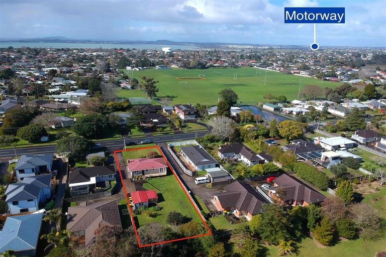 Photo of property in 53 Matipo Road, Te Atatu Peninsula, Auckland, 0610