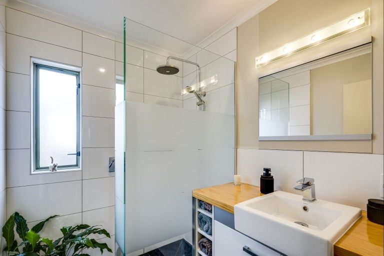 Photo of property in 205b Grove Road, Mayfair, Hastings, 4122