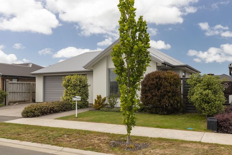 Photo of property in 32 Lansdowne Way, Rolleston, 7615