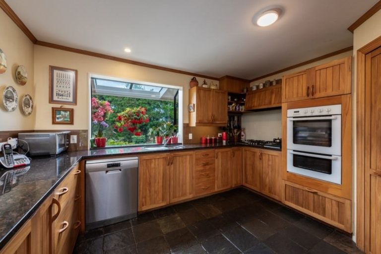 Photo of property in 312 Heatherlea Road East, Levin, 5571