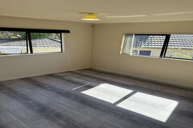 Photo of property in 28 Ronald Macken Place, Windsor Park, Auckland, 0632