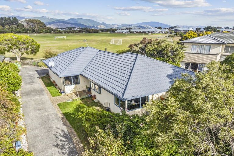 Photo of property in 8 Leigh Place, Paraparaumu Beach, Paraparaumu, 5032
