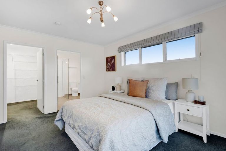 Photo of property in 6 Saint Andrews Parkway, Waiwhakaiho, New Plymouth, 4312