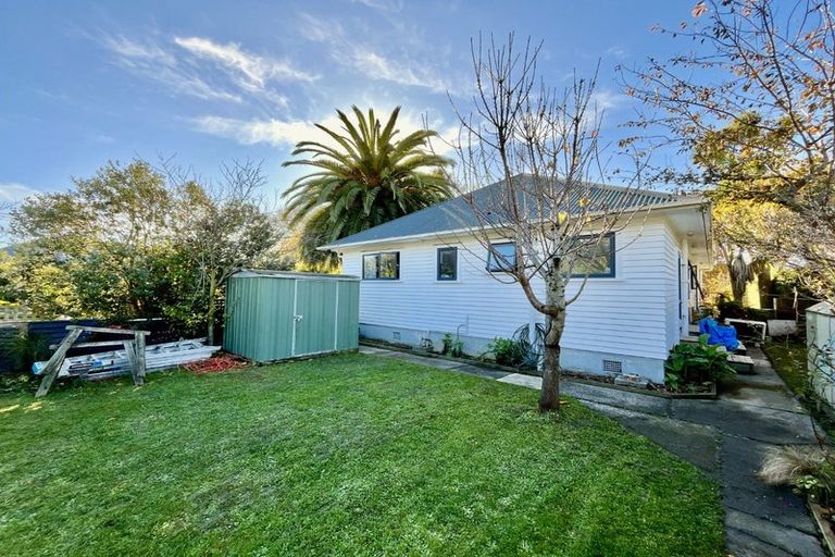 Photo of property in 6 Armstrong Avenue, Saint Martins, Christchurch, 8022