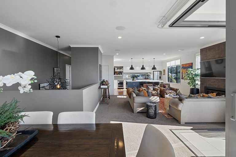 Photo of property in 12 Autere Street, Strandon, New Plymouth, 4312